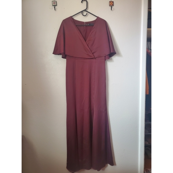 Burgundy floor length formal gown - Picture 2 of 7